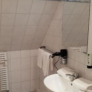 Zimmer mit Kingsize-Bett